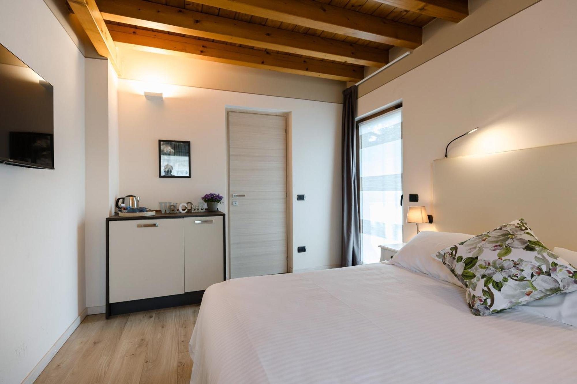 Charming Sirmione Bed & Breakfast Exterior photo