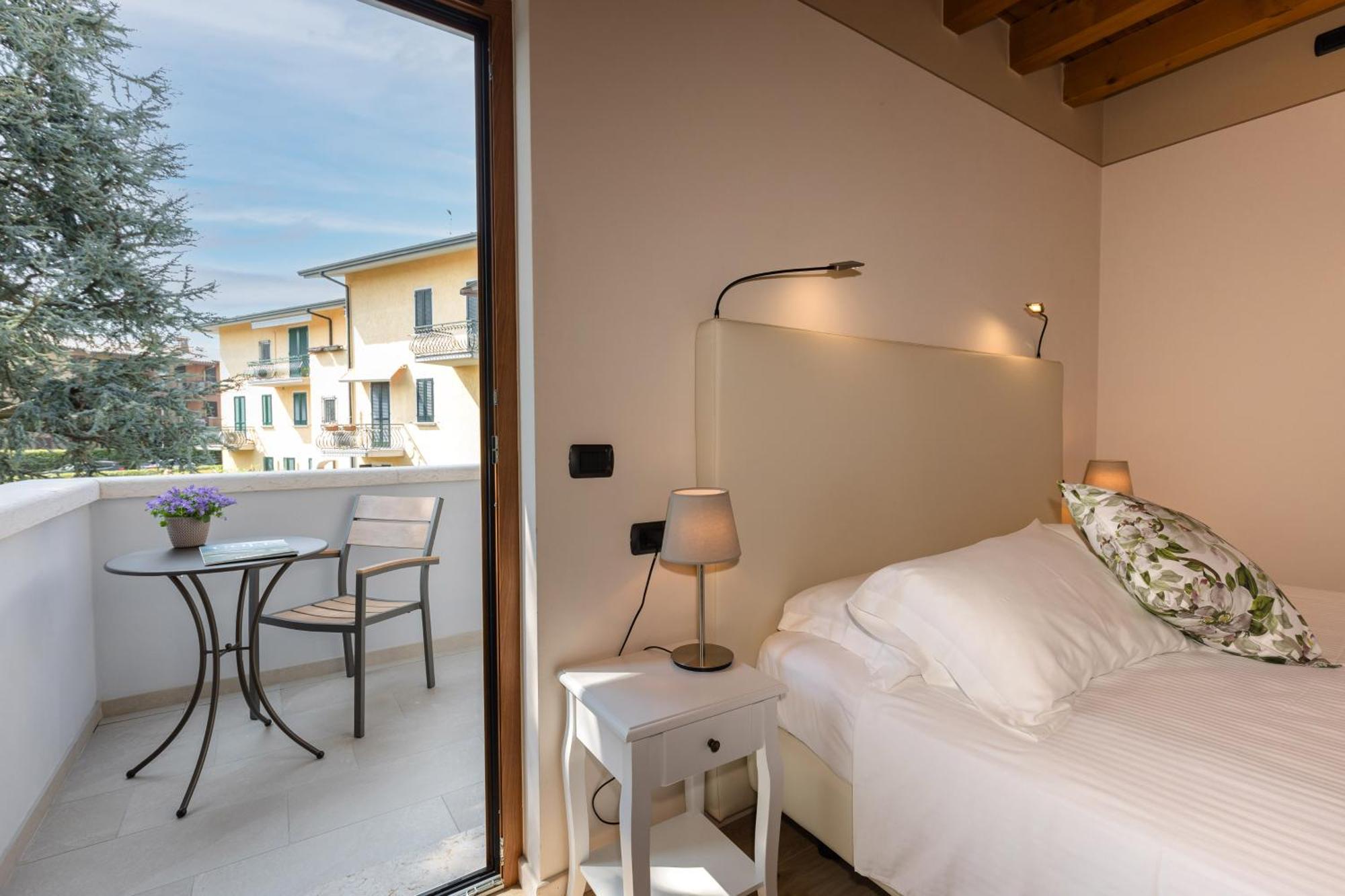 Charming Sirmione Bed & Breakfast Exterior photo