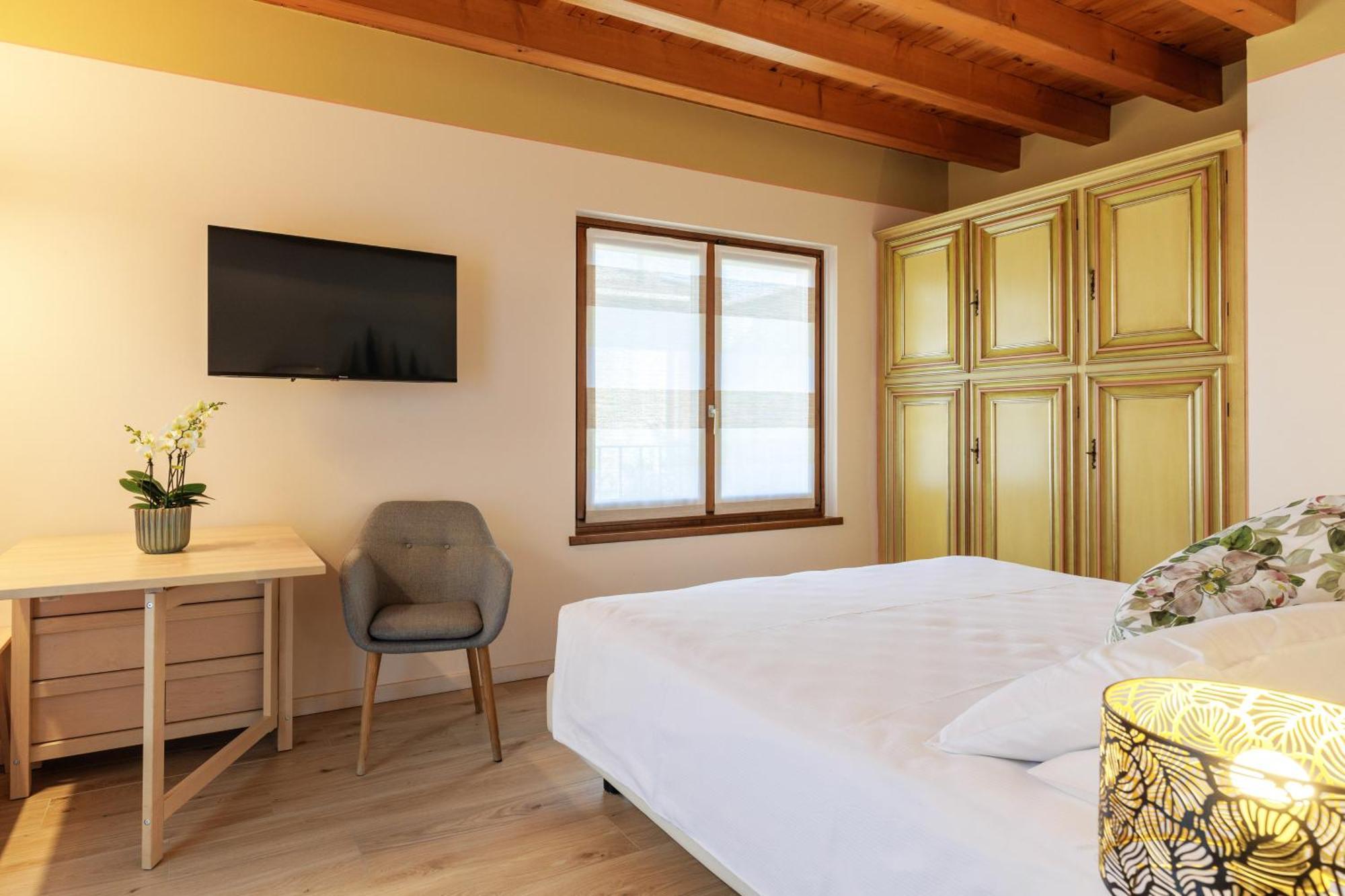 Charming Sirmione Bed & Breakfast Exterior photo
